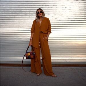 HDYWT how do you wear that essential top and bottom set in Caramel S/M